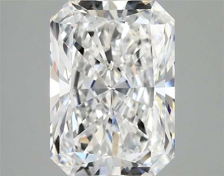 3.02ct Radiant Lab Grown Diamond (Colour F, Clarity VVS2, IGI Certified)