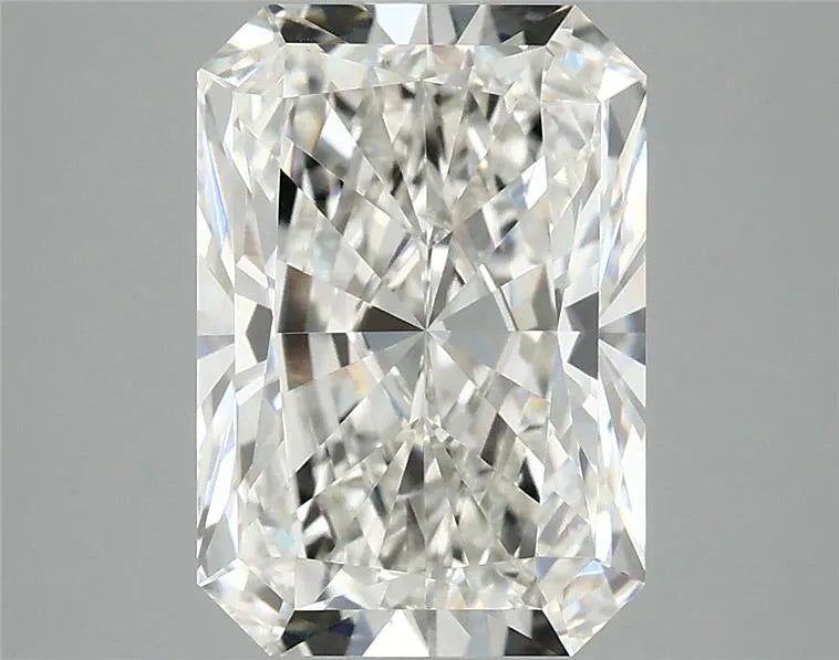 3.91ct Radiant Lab Grown Diamond (Colour G, Clarity VVS2, IGI Certified)