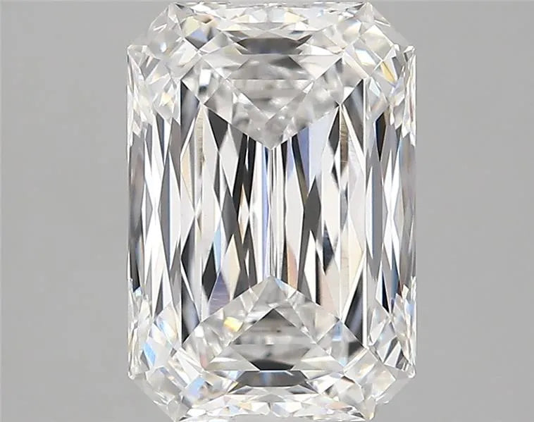4.07ct Radiant Lab Grown Diamond (Colour E, Clarity VVS1, IGI Certified)